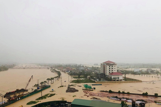 Thủ tướng Chính phủ chỉ đạo tập trung đối phó mưa lũ tại miền Trung