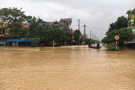 Quảng Bình: Hơn 12.000 ngôi nhà bị ngập, nước lũ tiếp tục dâng cao