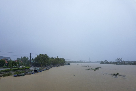 Lũ trên sông Bồ tại Thừa Thiên-Huế vượt đỉnh lịch sử năm 1999