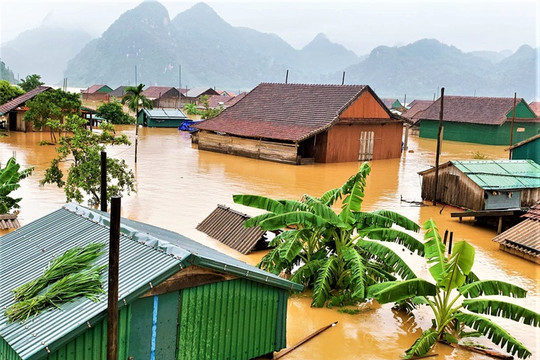 17 người chết, 13 người mất tích do mưa bão miền Trung