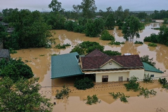 Quảng Trị: Lũ lớn dâng nhanh trong đêm, nhiều nơi bị ngập sâu