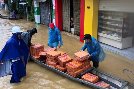 Thiên tai bão lũ: Thủ tướng quyết định xuất cấp 4.000 tấn gạo hỗ trợ miền Trung