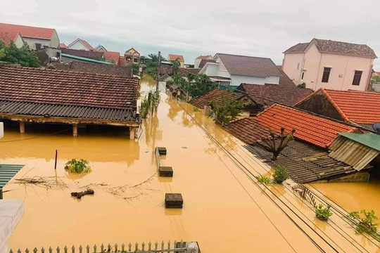 Quảng Bình : Mưa lũ diễn biến phức tạp, gần 100.000 nhà dân ngập sâu