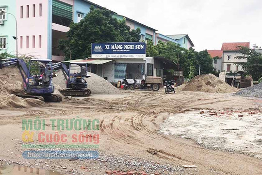 Nam Từ Liêm (Hà Nội): Các bãi VLXD không phép gây bụi bẩn và mất an toàn giao thông