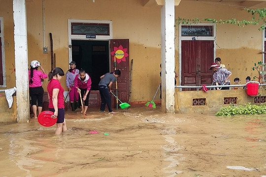 Quảng Bình: Người dân khẩn trương khắc phục hậu quả mưa lũ