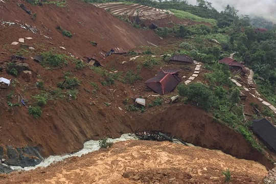 Sạt lở đất ở Việt Nam: Căn nguyên thiên tai hay nhân tạo
