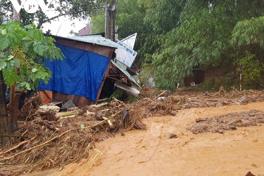 Quảng Nam: Sạt lở đất vùi lấp nhiều người, Thủ tướng yêu cầu khẩn trương cứu hộ