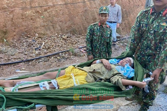 Vụ sạt lở đất ở Nam Trà My: Đã cứu được 33 người, còn 14 nạn nhân mất tích