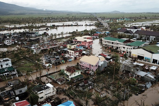 Siêu bão Goni quét qua Philippines gây thiệt hại nặng nề
