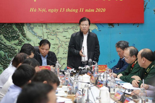 Phó Thủ tướng Trịnh Đình Dũng: Không chủ quan trước diễn biến phức tạp của bão số 13
