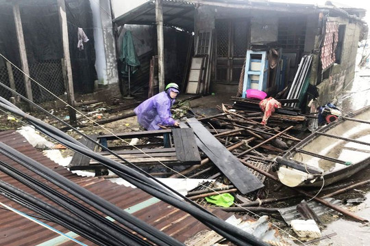 Bão số 13 quét qua gây thiệt hại lớn tại Thừa Thiên Huế