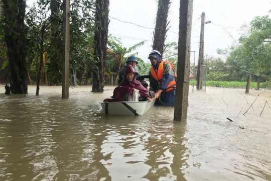 Hà Tĩnh hoàn tất sơ tán dân đến nơi an toàn trong đêm trước bão số 13