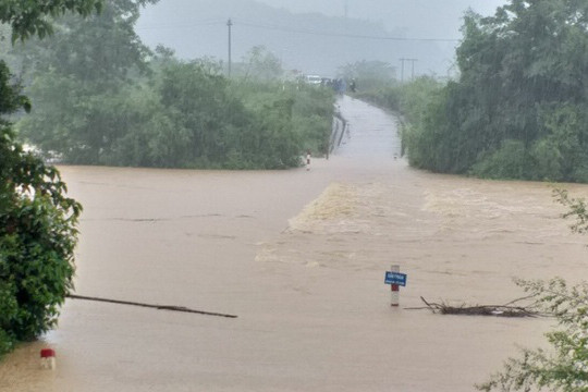 Quảng Bình: Mưa bão trắng trời, nguy cơ ngập lụt trên diện rộng