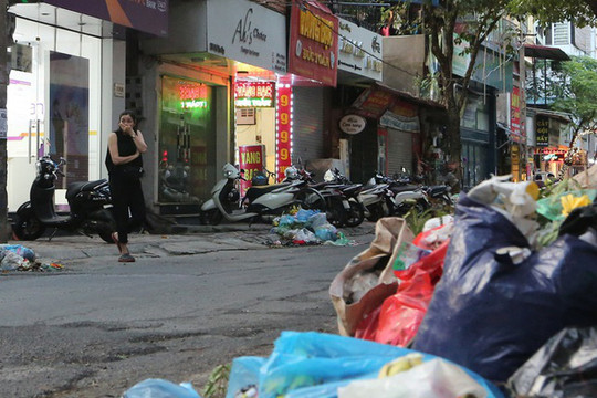 Hà Nội: Các quận, huyện sẽ lựa chọn nhà thầu thu gom rác