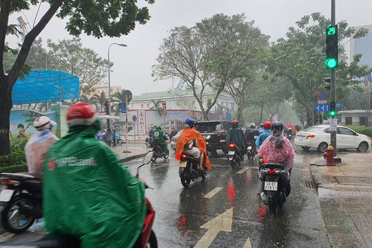 Mưa trái mùa tại TP. Hồ Chí Minh có thể kéo dài qua Tết Dương lịch
