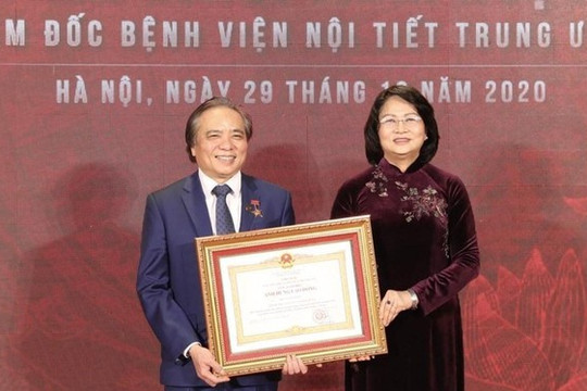 PGS. TS Trần Ngọc Lương nhận danh hiệu Anh hùng Lao động thời kỳ đổi mới