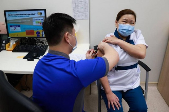 Singapore: Nước Đông Nam Á đầu tiên triển khai tiêm vaccine Covid-19 cho người dân