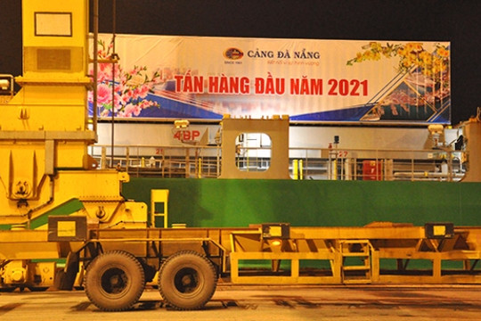 Cảng Đà Nẵng đón tấn hàng đầu tiên của năm mới 2021