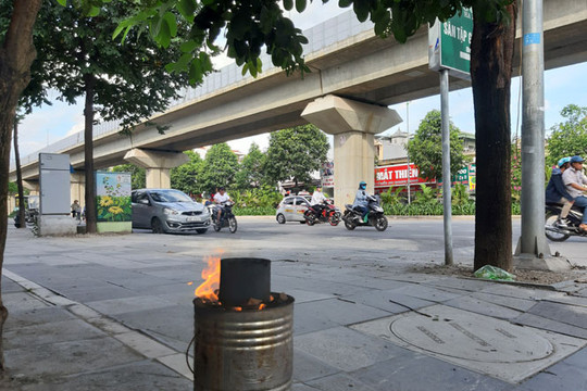 Hà Nội: Bếp than tổ ong vẫn “đỏ lửa” trên nhiều tuyến phố