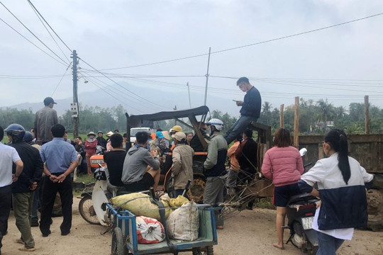 Bình Định: Vừa khánh thành, nhà máy điện mặt trời bị dân chặn đường phản đối