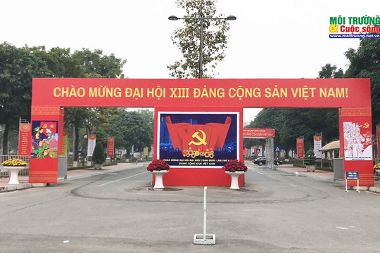 Hà Nội rực rỡ cờ hoa chào mừng Đại hội XIII của Đảng cộng sản Việt Nam