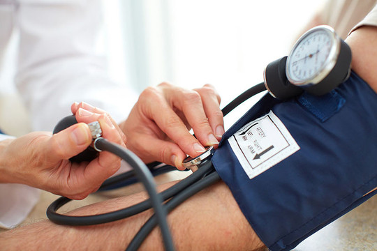 Người huyết áp thấp khi ăn uống cần kiêng gì?