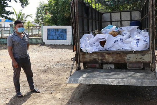 Bình Phước: Thu giữ xe tải vận chuyển gần 400kg gà chết