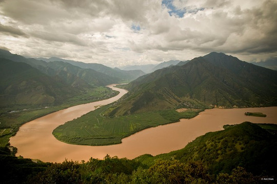 Mực nước dòng sông lớn nhất Trung Quốc liên tục giảm dần trong 40 năm