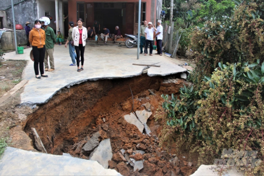Tuyên Quang: Sau tiếng nổ lớn, xuất hiện sụt lún bất thường tại nhà dân
