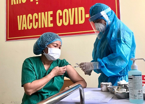 Đà Nẵng tổ chức tiêm những mũi vắc xin Covid-19 đầu tiên cho các nhân viên y tế