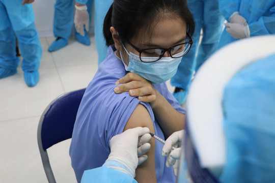 Tỷ lệ gặp phản ứng nặng sau tiêm vắc xin ngừa COVID-19 ở Việt Nam là 0,1%
