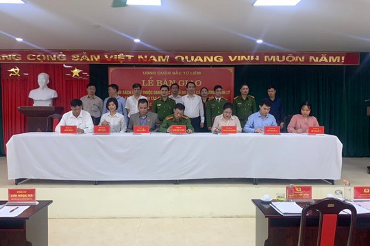 Hà Nội: UBND Quận Bắc Từ Liêm bàn giao cơ sở về phòng cháy chữa cháy cho UBND cấp phường