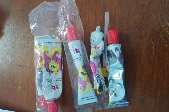 Quảng Bình: 3 học sinh tiểu học nhập viện, nghi bị ngộ độc khí do thổi kẹo bong bóng
