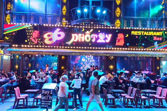 TP.HCM cho phép vũ trường, bar và karaoke mở cửa trở lại