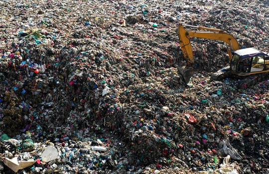 Malaysia hoàn trả container rác thải nhựa được vận chuyển từ Mỹ