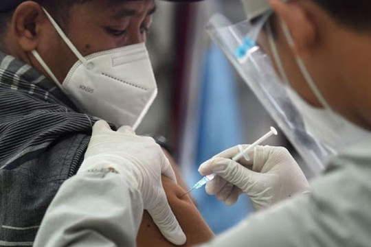 Venezuela đề xuất đổi dầu lấy vaccine ngừa COVID-19