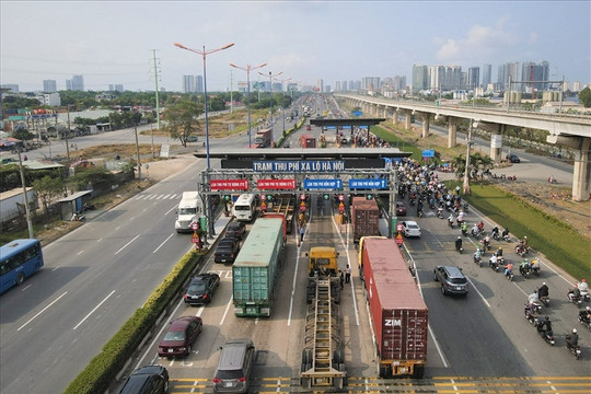 TP.HCM: Ùn tắc giao thông trong ngày đầu thu phí ở trạm BOT xa lộ Hà Nội