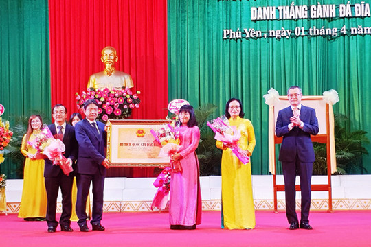 Phú Yên đón nhận Bằng Di tích quốc gia đặc biệt Danh thắng Gành đá đĩa