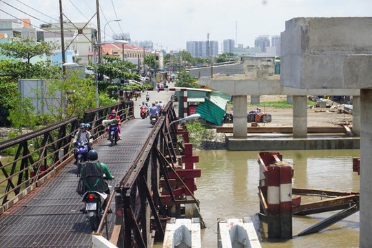 TP Hồ Chí Minh: Cây cầu trăm tỉ “đắp chiếu” hơn 20 năm
