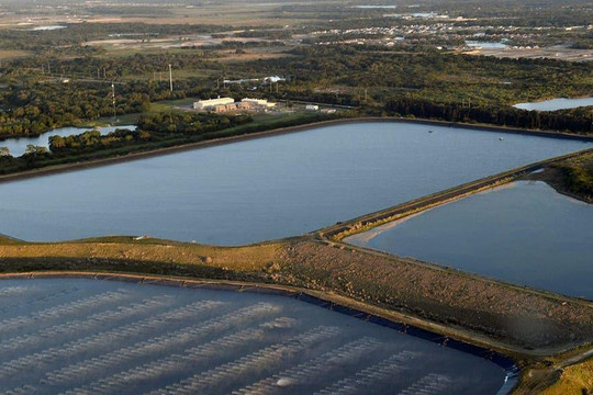 Mỹ: Hơn 2 triệu m3 nước thải nhiễm độc có nguy cơ tràn ra Vịnh Tampa