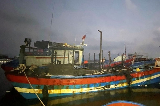 Quảng Ngãi: Cháy tàu cá, thiệt hại gần 2 tỷ đồng