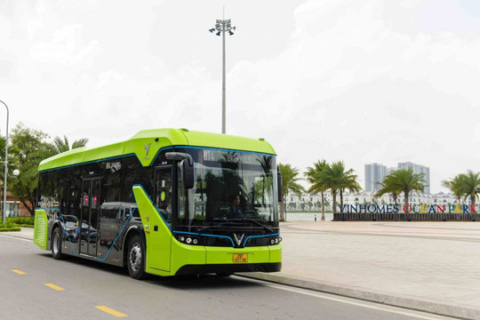 Vinbus chính thức vận hành xe buýt điện thông minh đầu tiên tại Việt Nam
