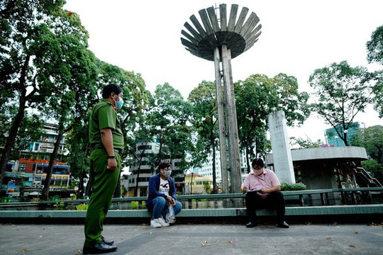 TP Hồ Chí Minh xử phạt người dân không đeo khẩu trang ở nơi công cộng