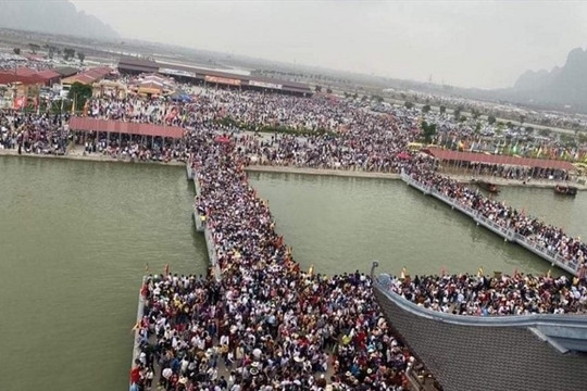 Hà Nam: Đóng cửa các cơ sở tôn giáo, dừng lễ hội