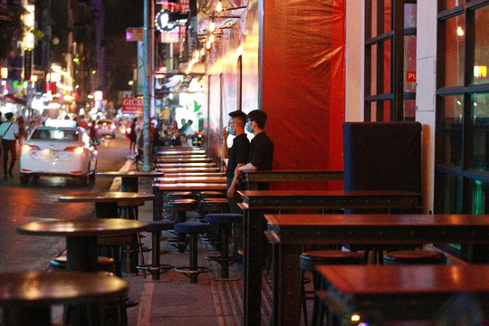 TP.HCM tạm dừng dịch vụ karaoke, quán bar, vũ trường từ 18h ngày 30/4
