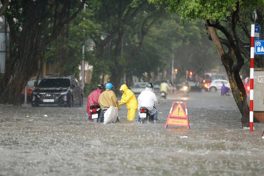 Hà Nội: Xử lý các điểm ngập úng trước mùa mưa bão 2021