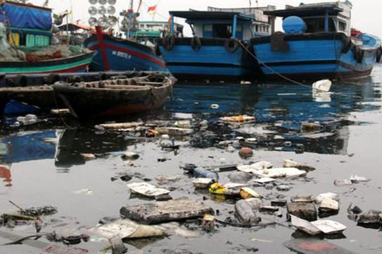 Đổi rác lấy giấy xuất bến để cứu môi trường biển