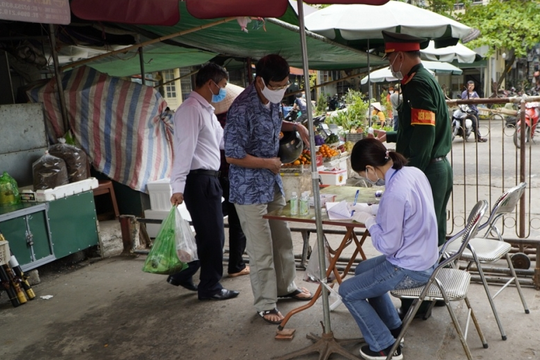 Quảng Ninh yêu cầu dừng hoạt động sân golf, hàng ăn, quán nước vỉa hè