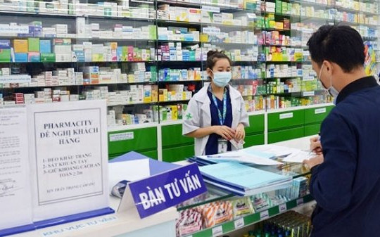 TP.HCM: Người dân mua thuốc trị ho, sốt phải khai báo y tế