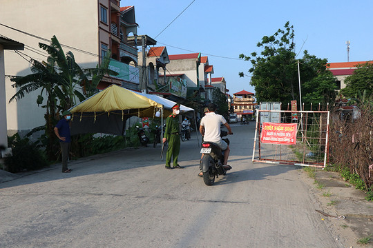 Bắc Ninh phát thẻ đi chợ, mỗi hộ gia đình 3 ngày đi chợ/1 lần